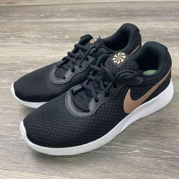 Nike Womens Tanjun DJ6257-001 Black Running Shoes Sneakers Size 8.5 - Picture 1 of 9